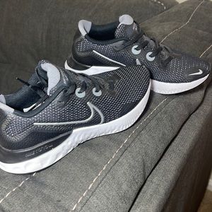 Brand new Nike Renews 6.5
